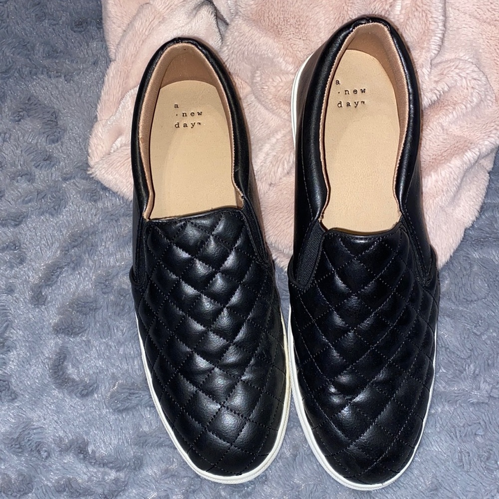 size 11 black loafer style shoe